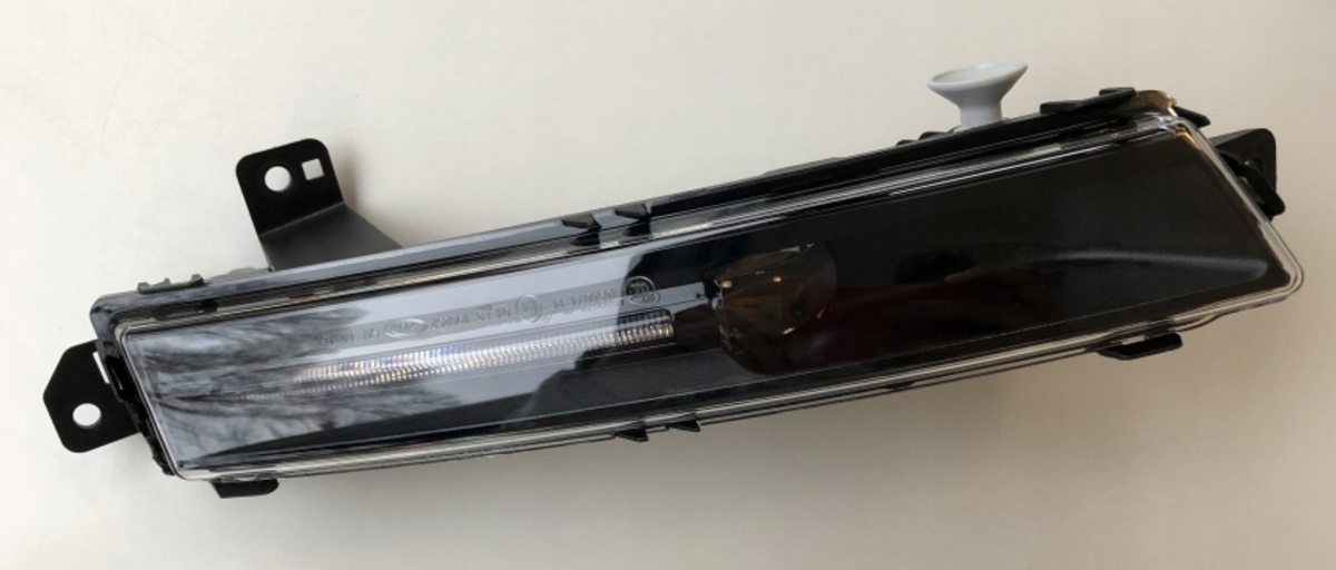 LR142093 Lampa przeciwmgielna lewa RANGE ROVER VELAR używana